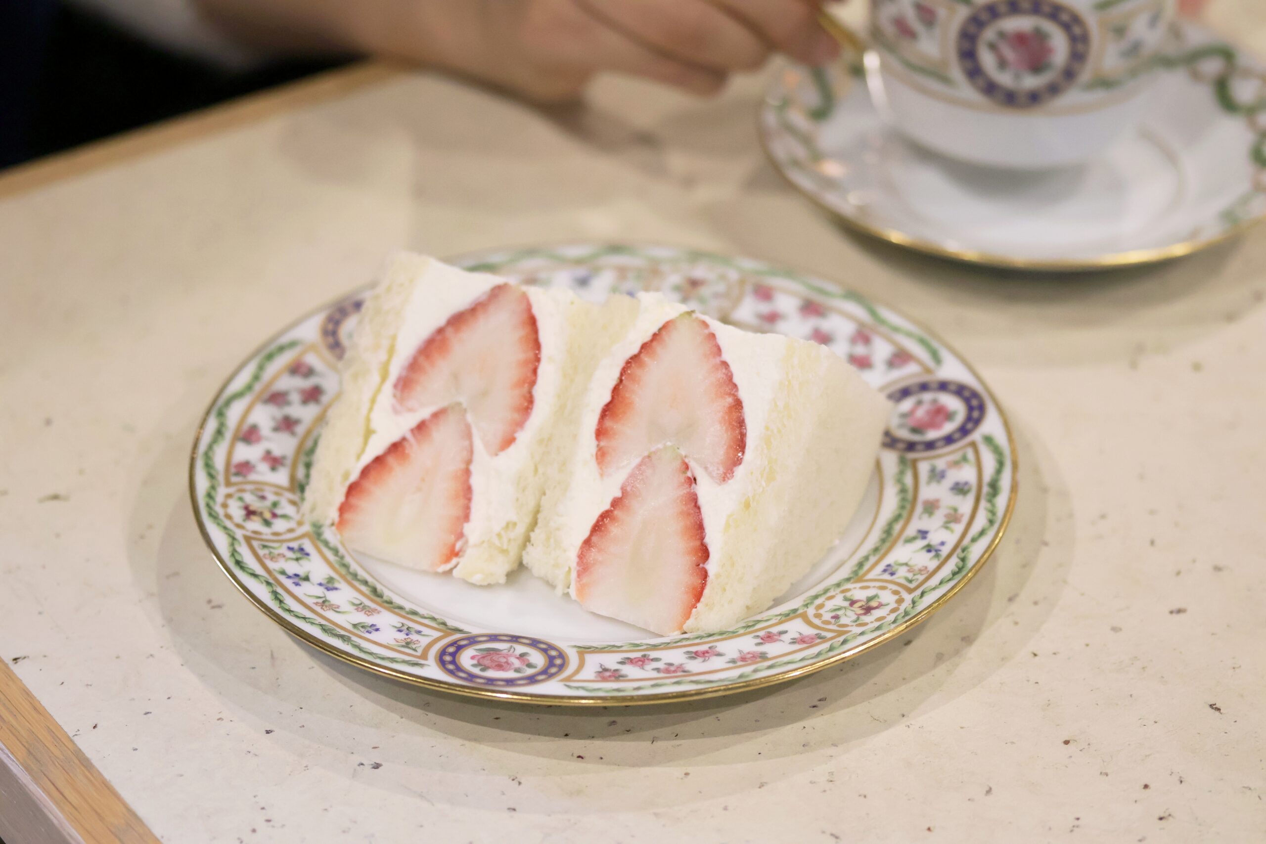 喫茶メニュー スイーツ とちあいか苺のフルーツサンド