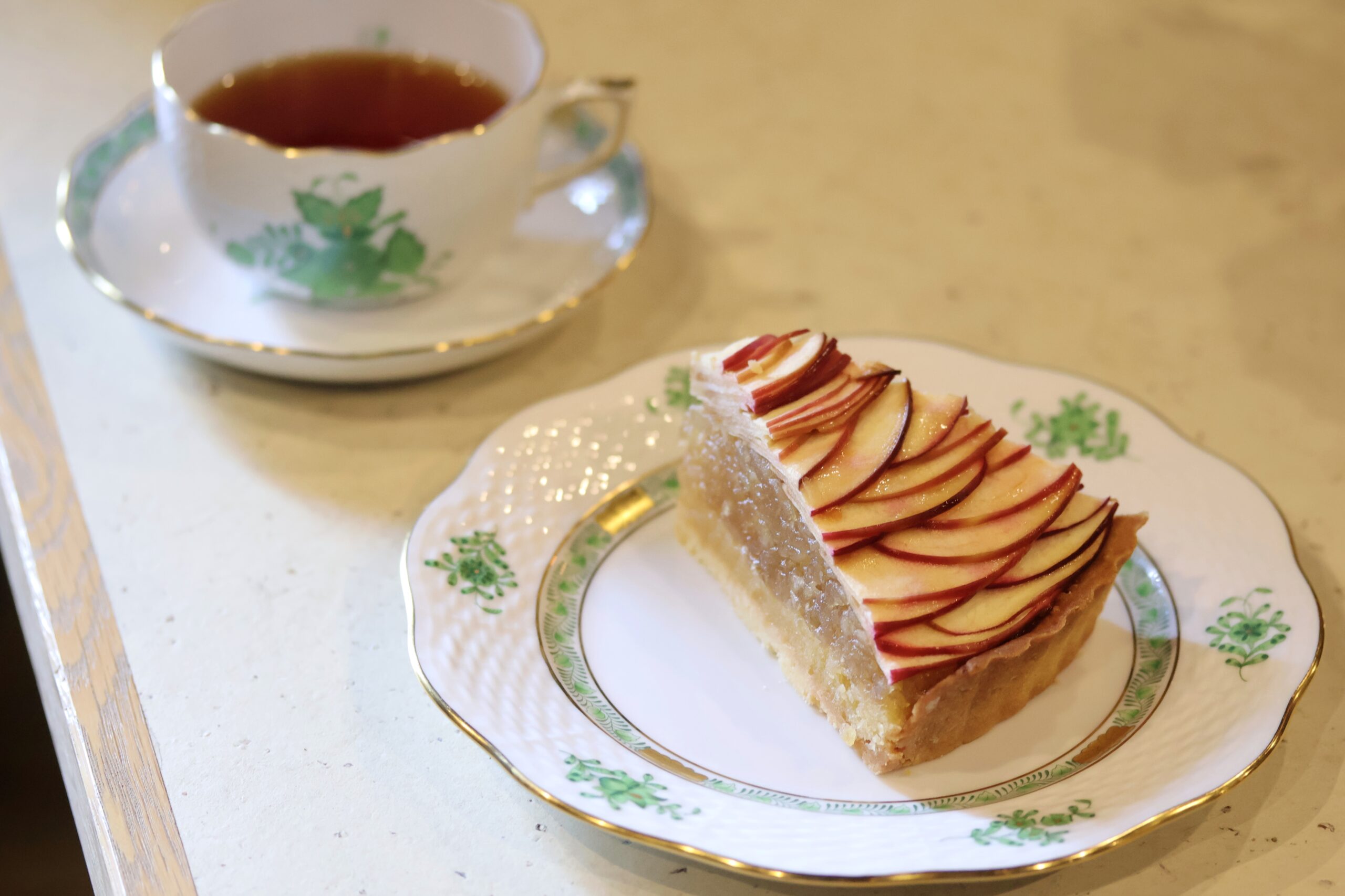 喫茶メニュー スイーツ グラニースミスと紅玉のダブルアップルタルト