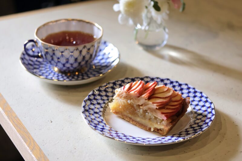 apple tarte and tea