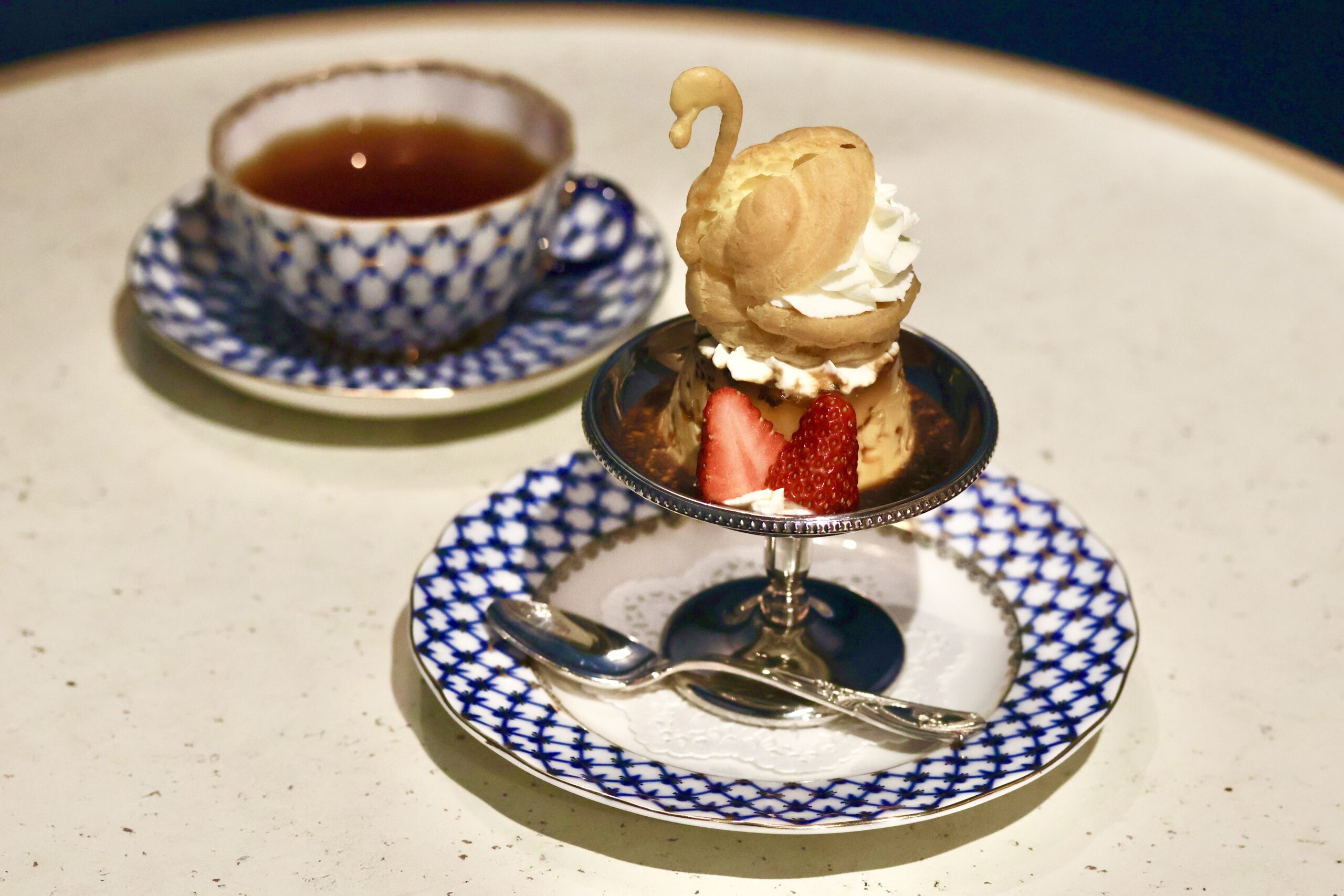 喫茶メニュー スイーツ 白鳥の湖プリン